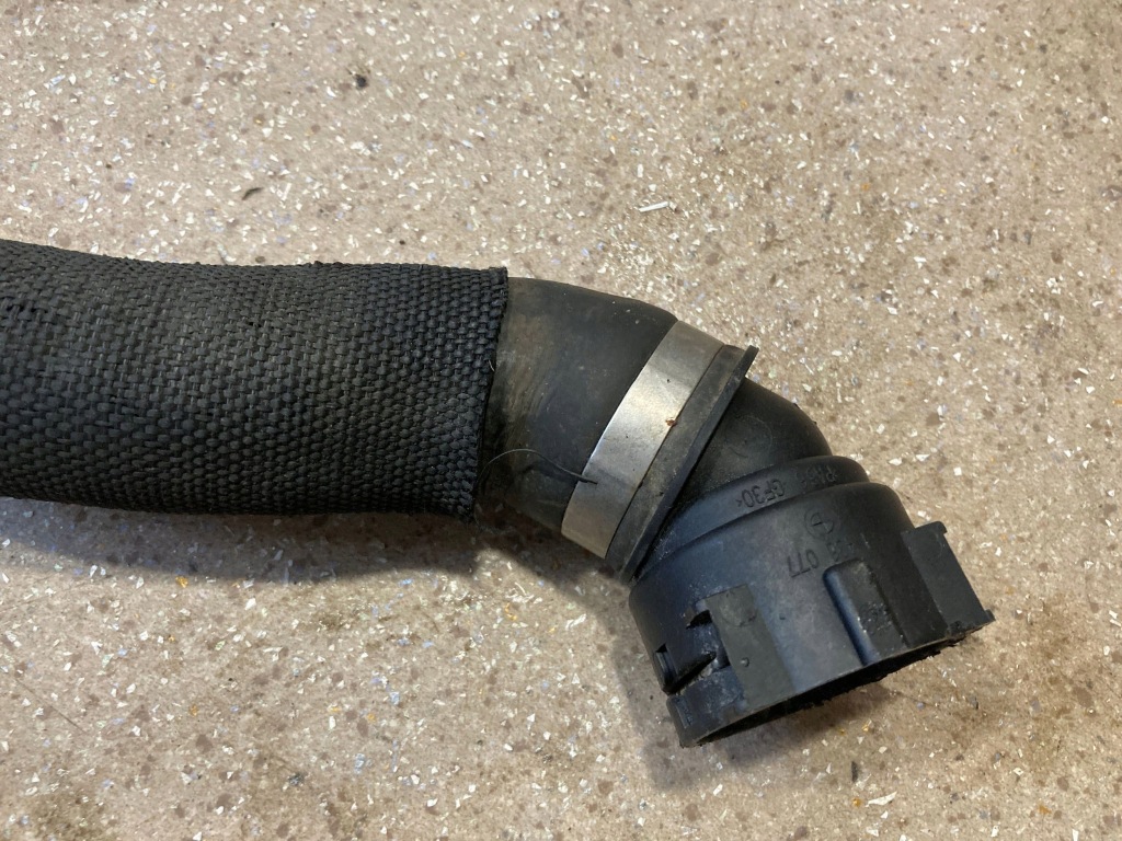 Шланг водяний турбонагнітача bmw x5 g05 8582011 Оригінал