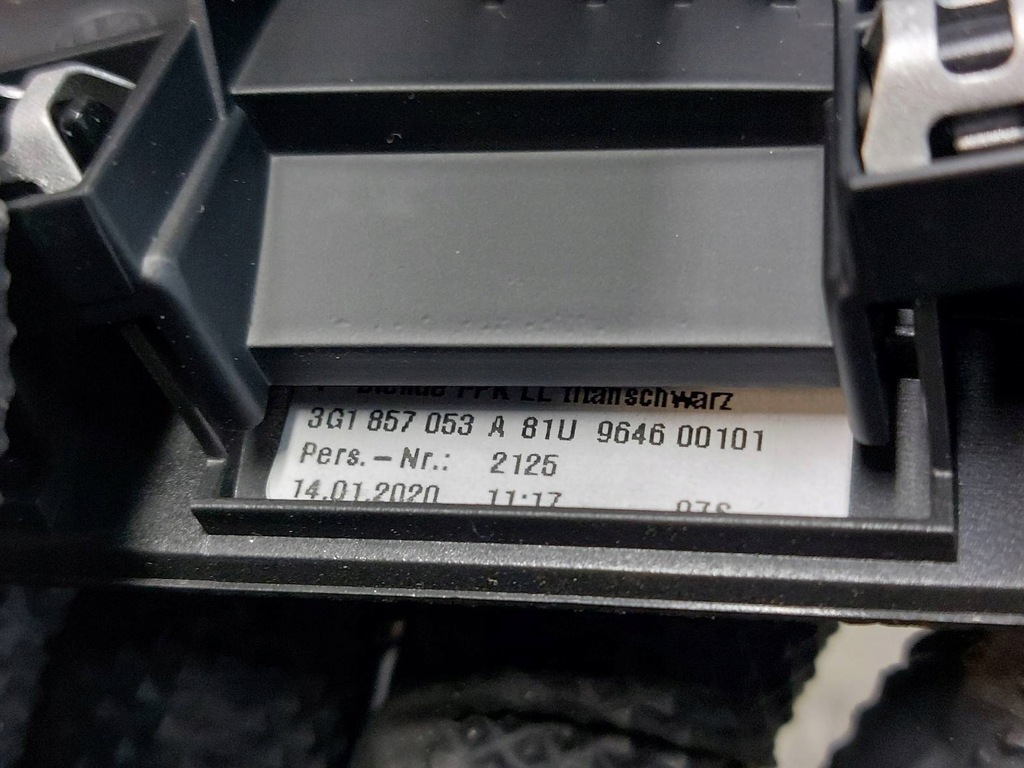 фото №7, Рамка спідометра + рамка радіо + рамка панель volkswagen passat b8 lift