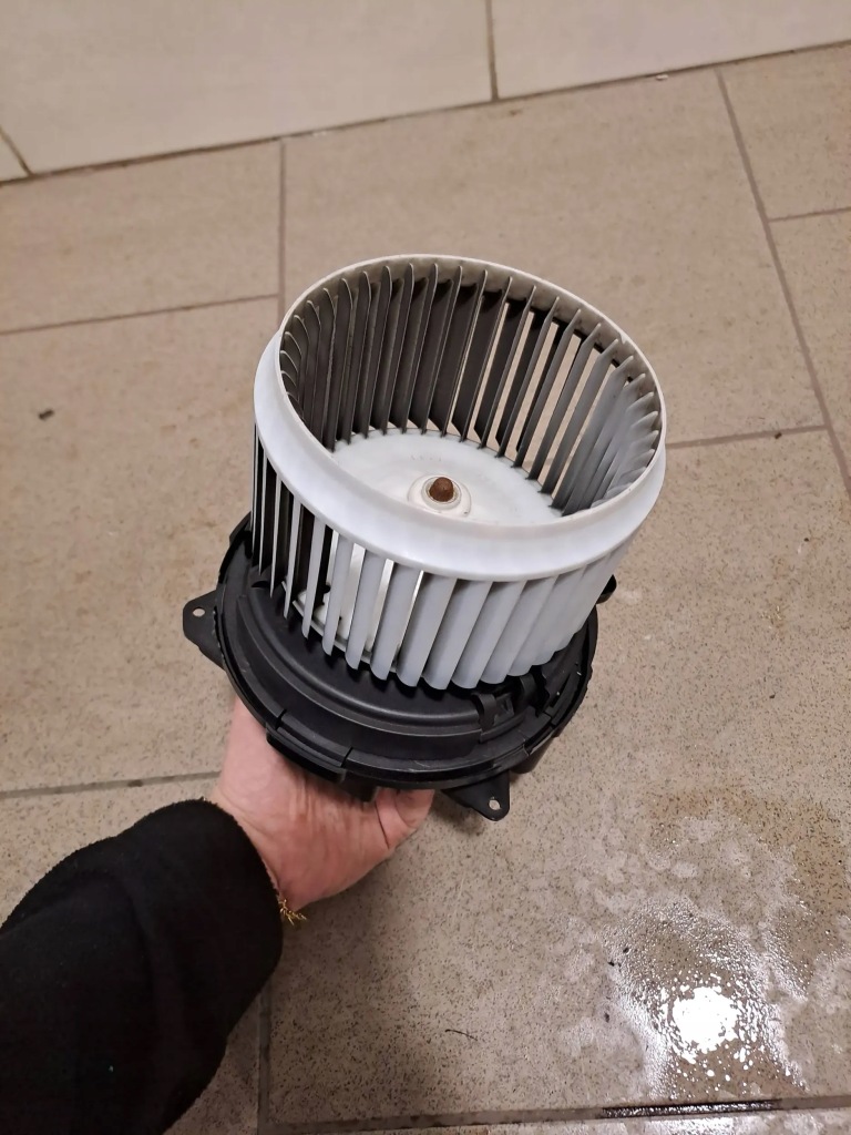 фото №1, Dacia sandero iii вентилятор m0116360-6870