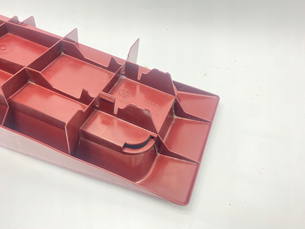 Купити Бардачок тунель попільничка задній bordowy mercedes w124 купе 1248430107