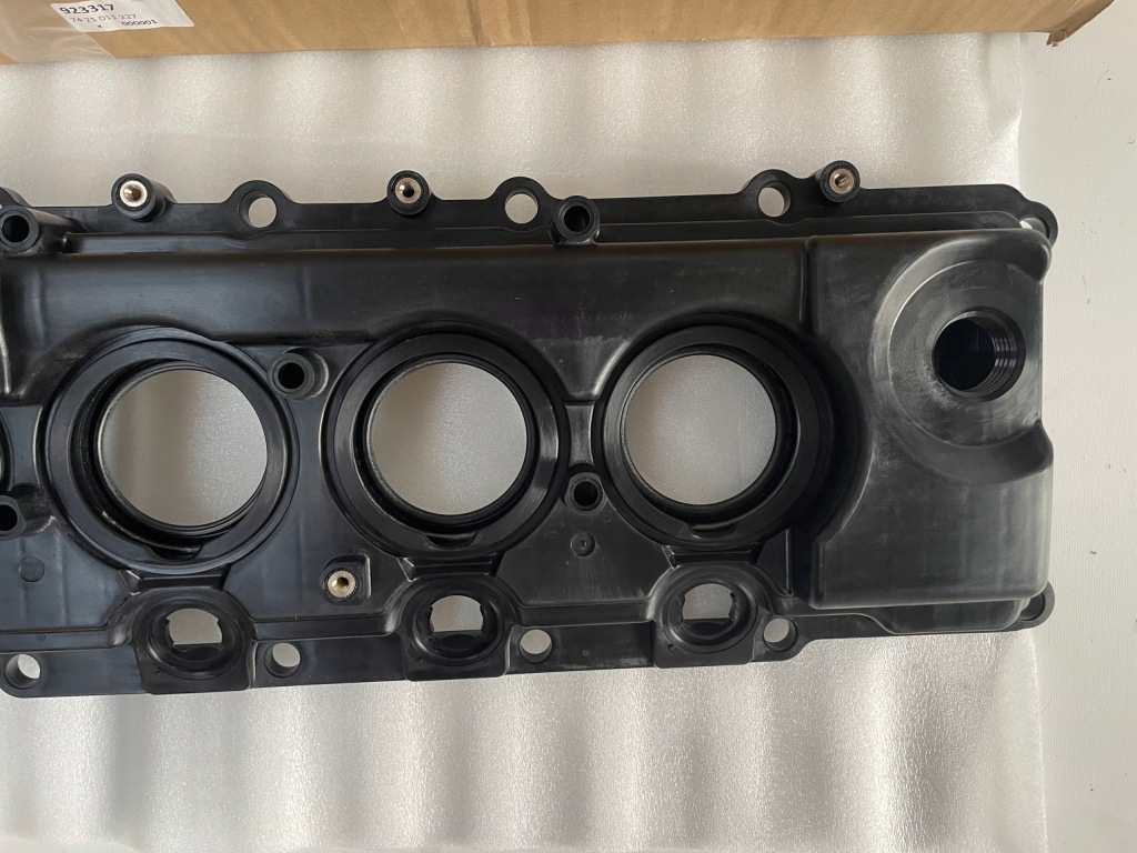 Кришка клапанів renault mascott 3.0 13264-ma70b nowa оригінал Оригінал