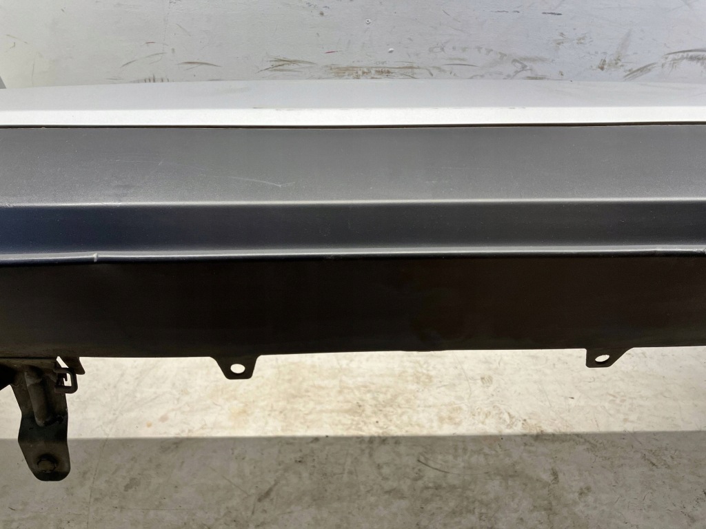 Prius iv комплектный  бампер задний задний фары комплект  без pdc 1f7 в Украине