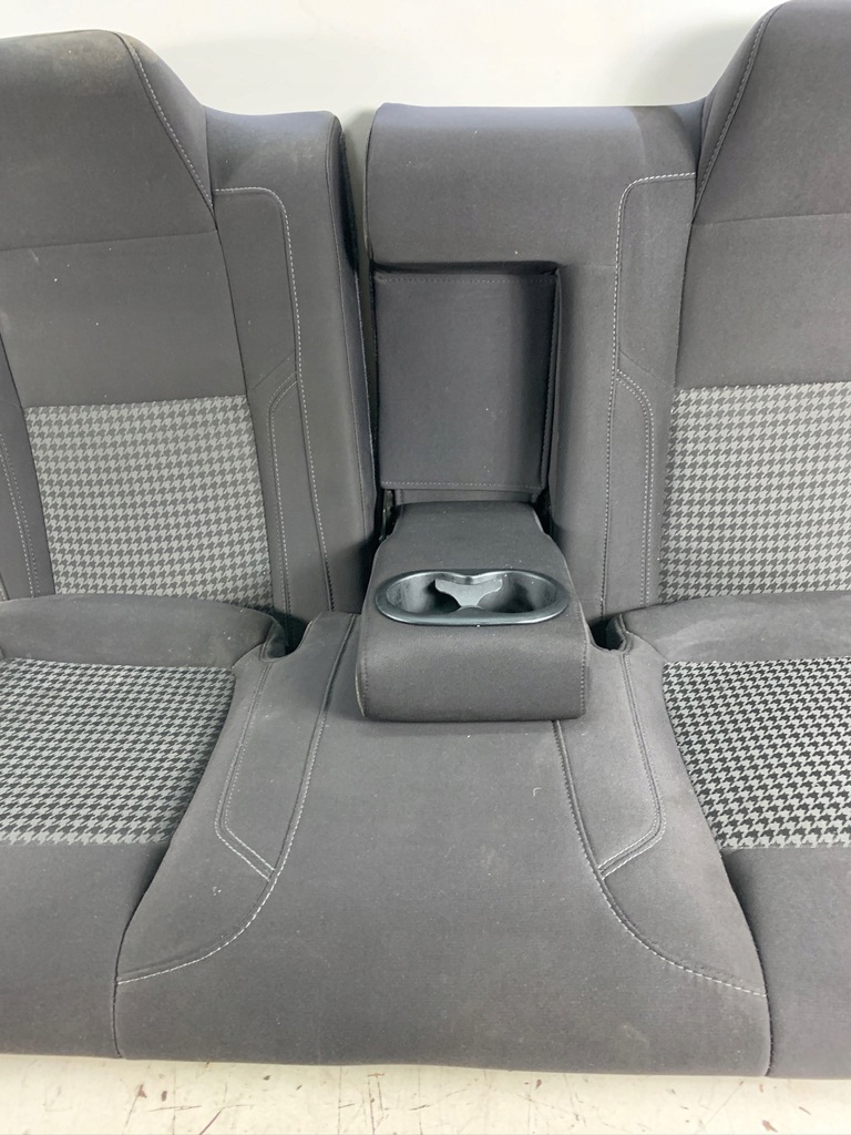 фото №8, Dodge challenger 15- заднее сиденье задняя задняя сиденье спинка