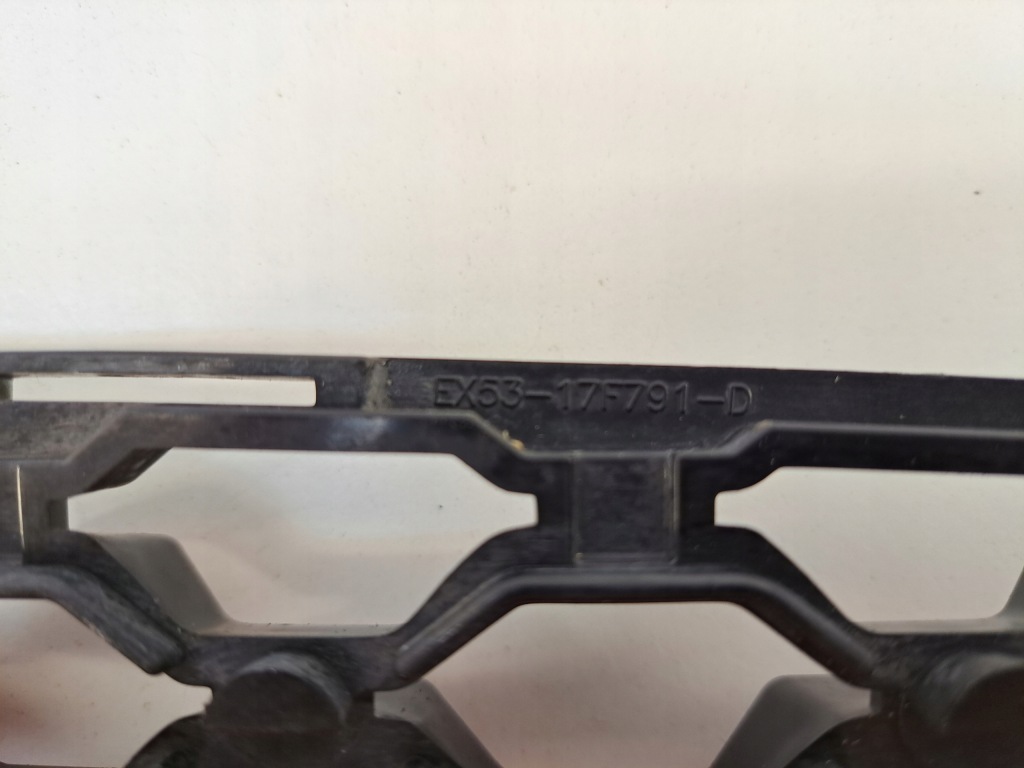 Купить Jaguar f pace решётка средняя бампера перед хорошее состояние