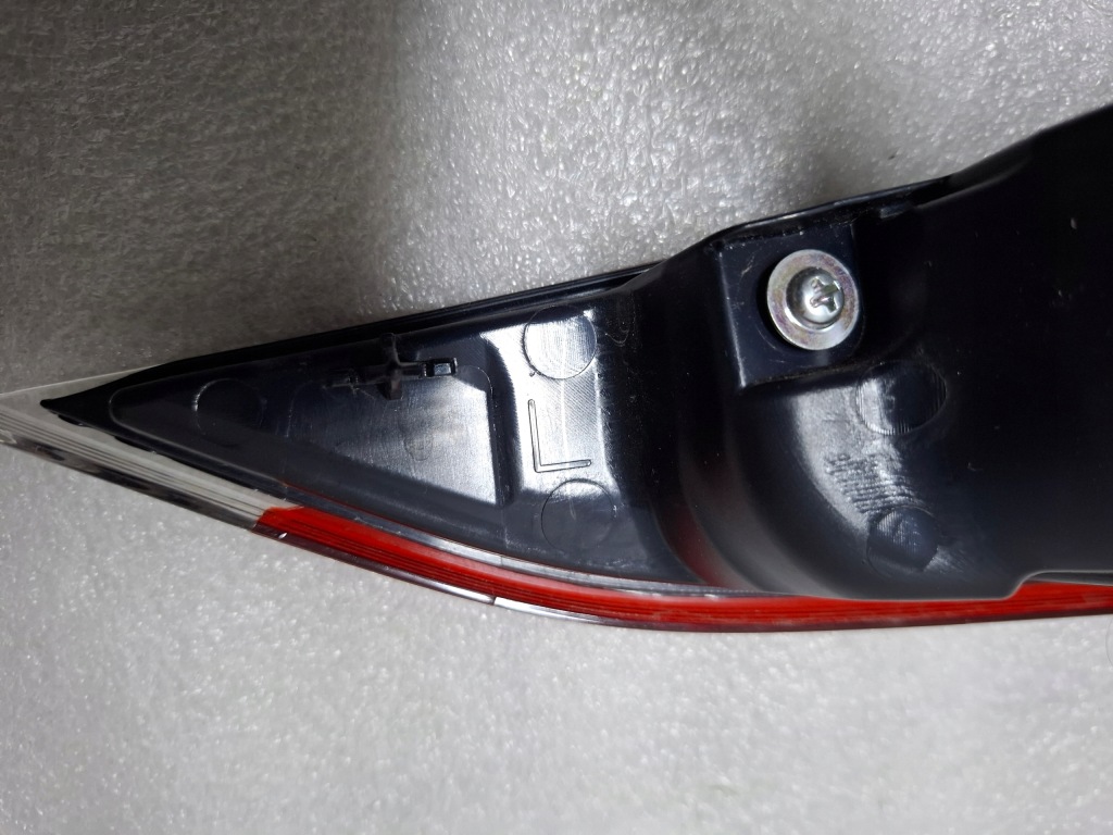 Фара задний левая lexus es 18- w крышке  задняя с Разборки