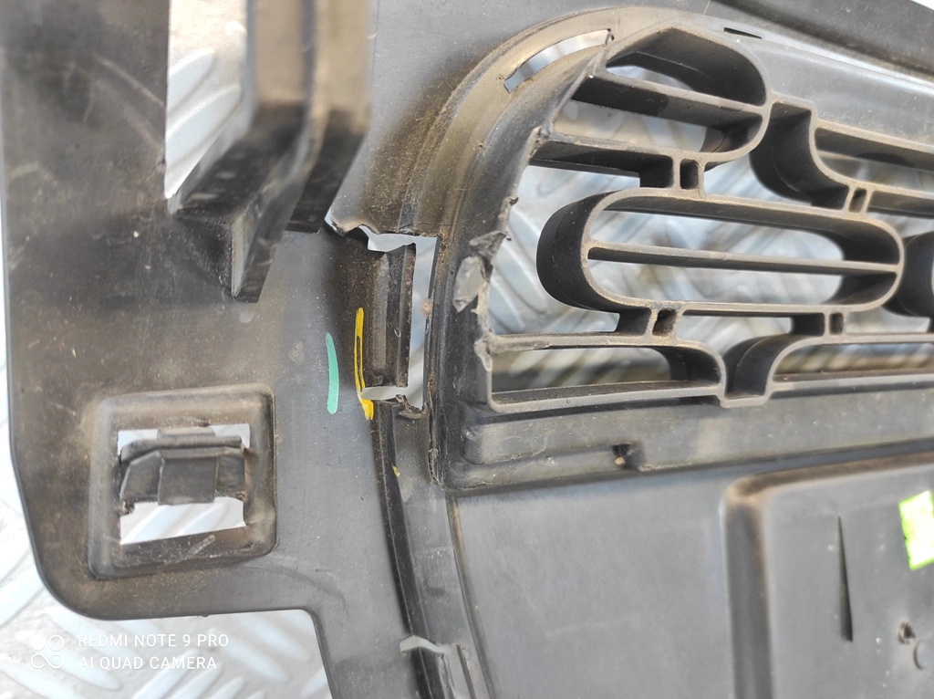 фото №12, Решётка решётка радиатора бампера передний средняя 9812061877 citroen c3 iii