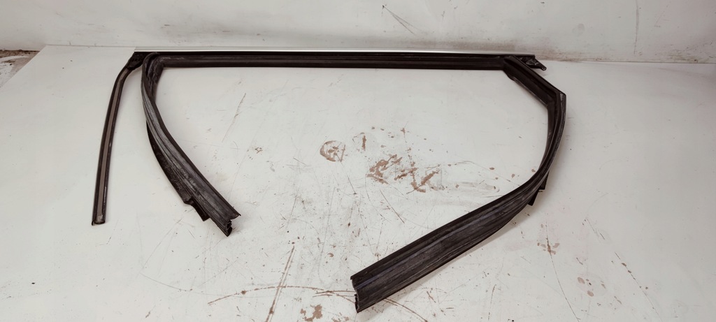 фото №1, Прокладка дверь левый задняя audi q7 4m 4m0839431