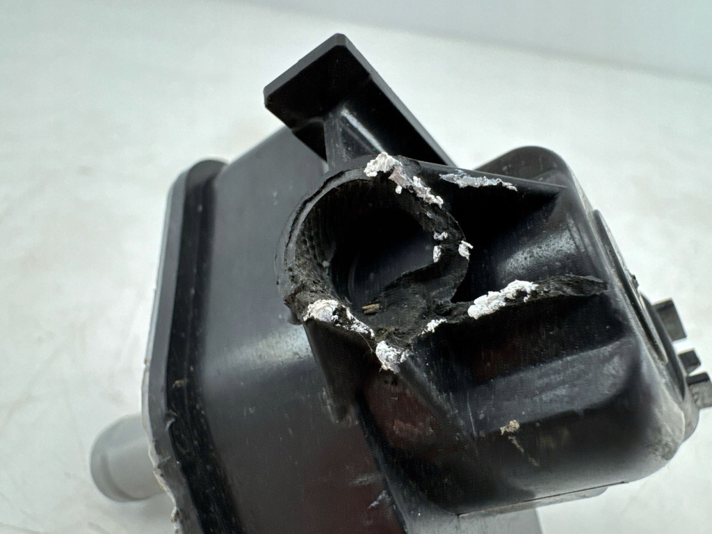 Toyota yaris cross 2023 з передній клапан вакууму / електроклапан турбіни Київ