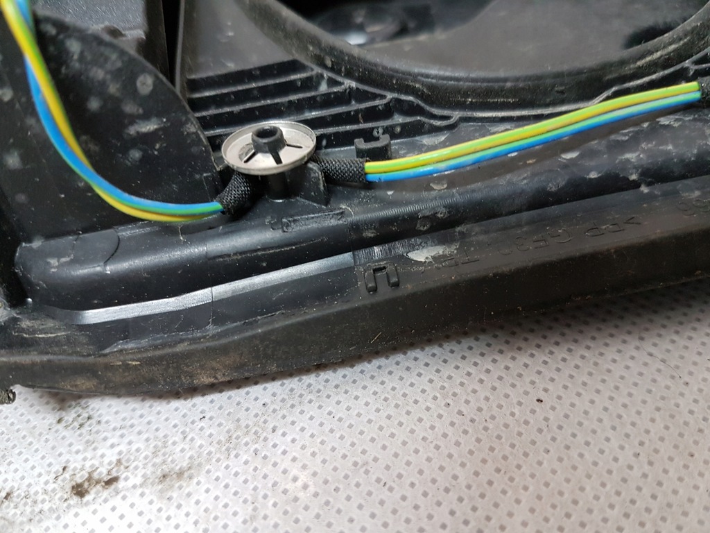 фото №9, Audi e-tron крышка разъём зарядки 4ke971375