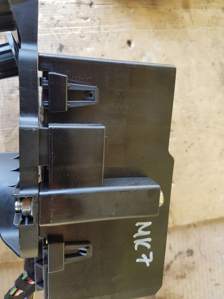 Коробка запобіжників fiesta mk7 8v51-14536-kc в Україні