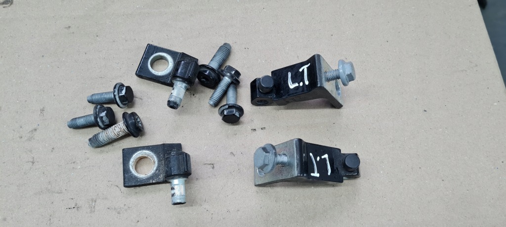 фото №1, S3 8v sedan a3 петля петли дверь левая левый задняя задние ly9b