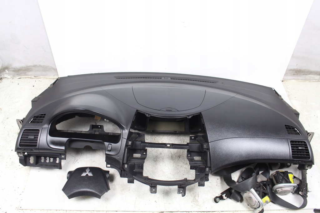 фото №1, Приборная панель консоль подушка безопасности ремни mitsubishi grandis 2006