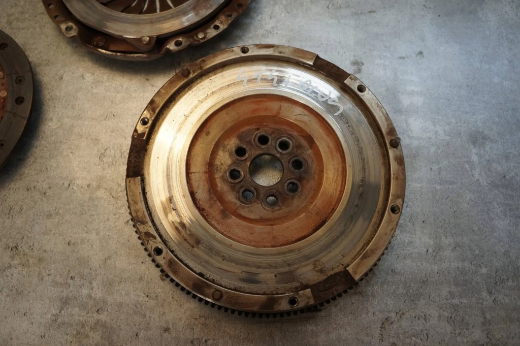 Сцепление диск прижим колесо маховик комплект  ford focus mk1 1.8 tddi 323049910 в Украине