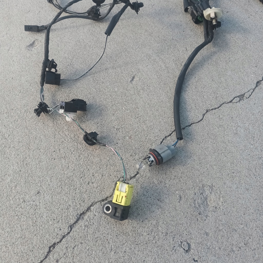 фото №10, Space star ii 13- дроти відсік двигуна