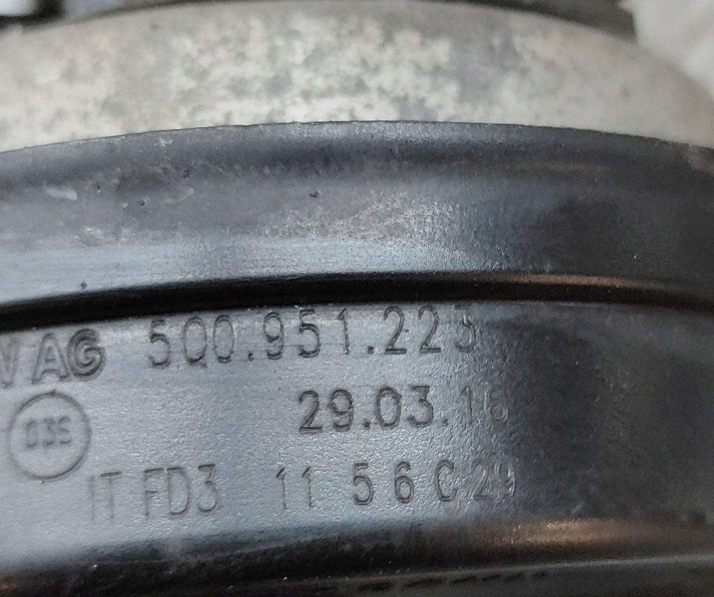 фото №8, Volkswagen passat b8 2016 клаксон