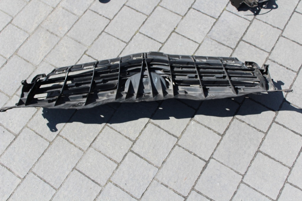 Решётка радиатора бампера решётка радиатора toyota auris i e15 lift цвет 1g3 53100-02360 с Разборки