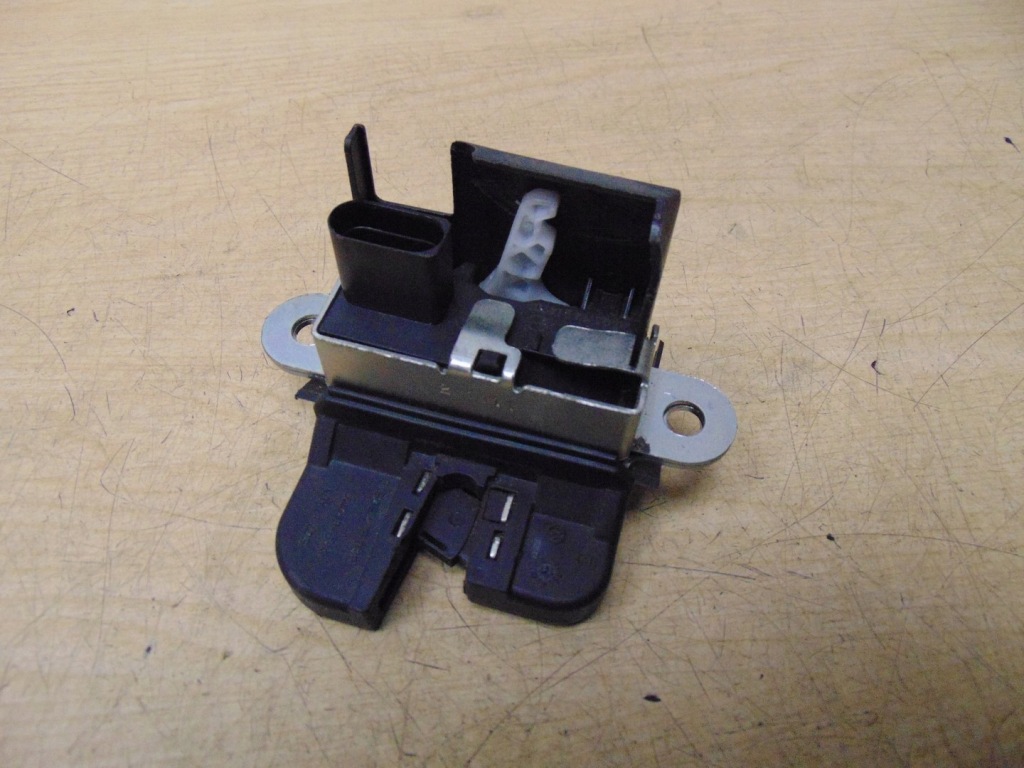 фото №5, Замок крышки багажника vw polo v 6r 6r0827505b