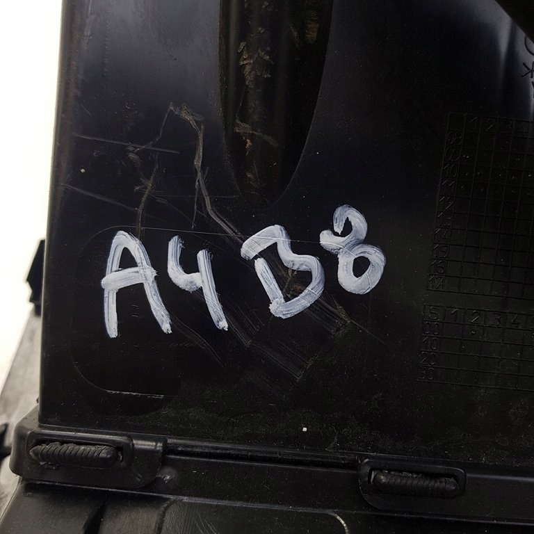 фото №4, Бардачок пасажира audi a4 b8