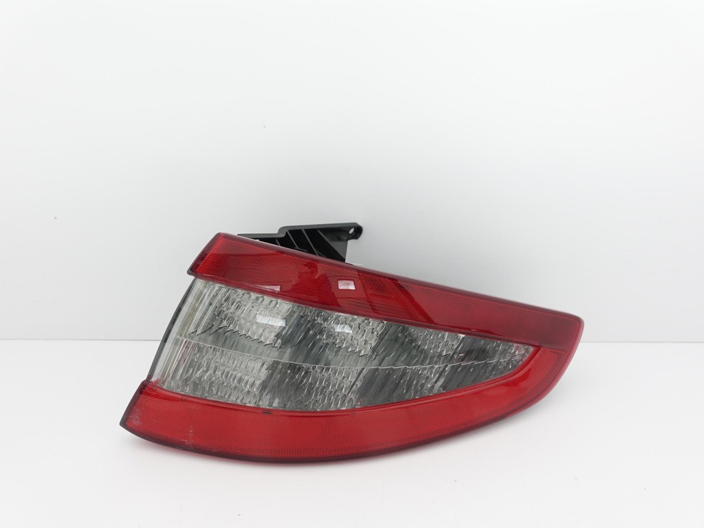 фото №1, Maserati granturismo 07-19 лампа led правая задняя eu