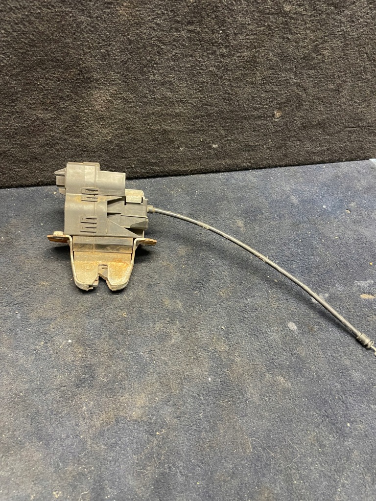 фото №1, Mercedes w203 замок кришки задня a2037400135