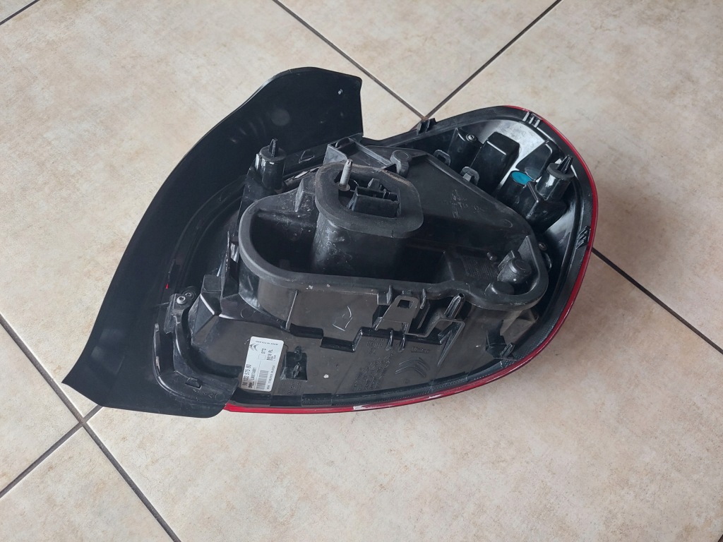 фото №5, Ліва - лампа задня --- citroen c3 iii - 2016