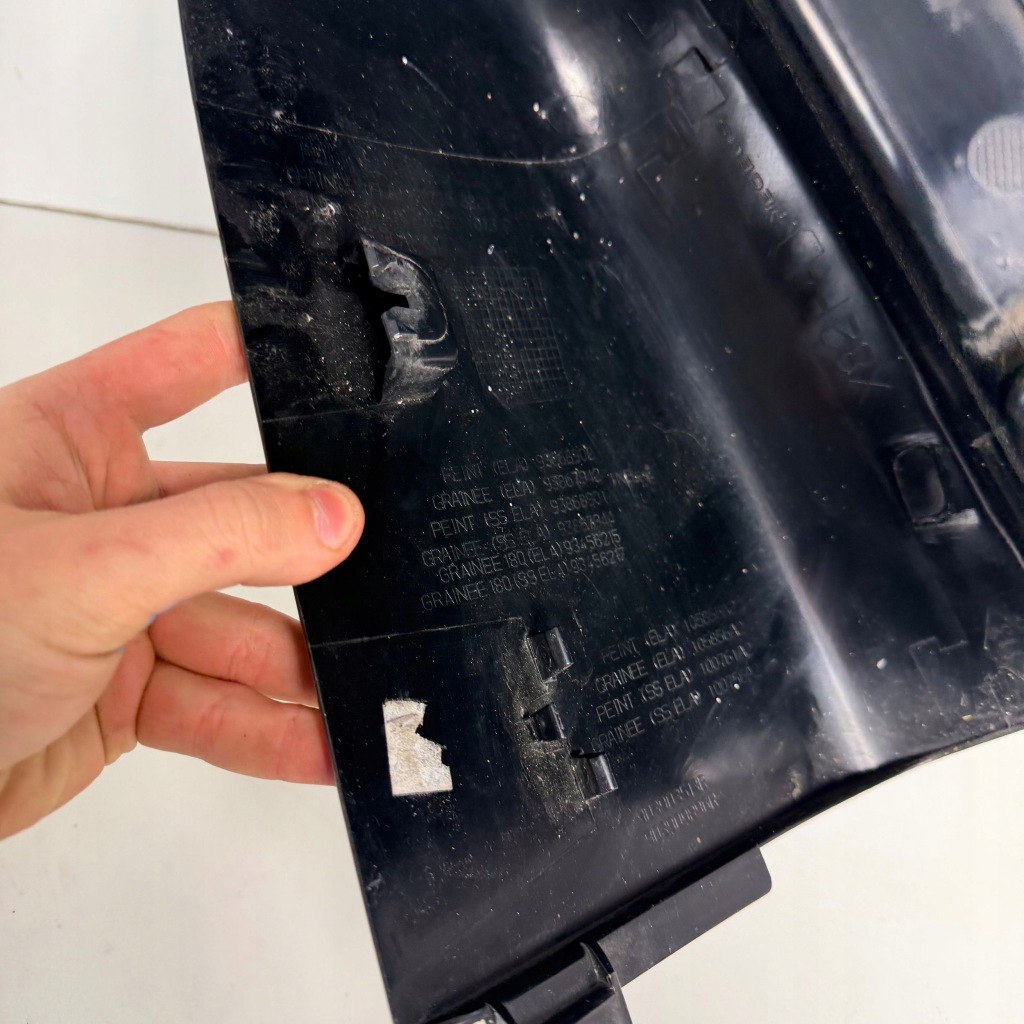 Уголок лампы бампера правый задний  задний renault trafic iii 3 оригинальный номер 903903513r Киев