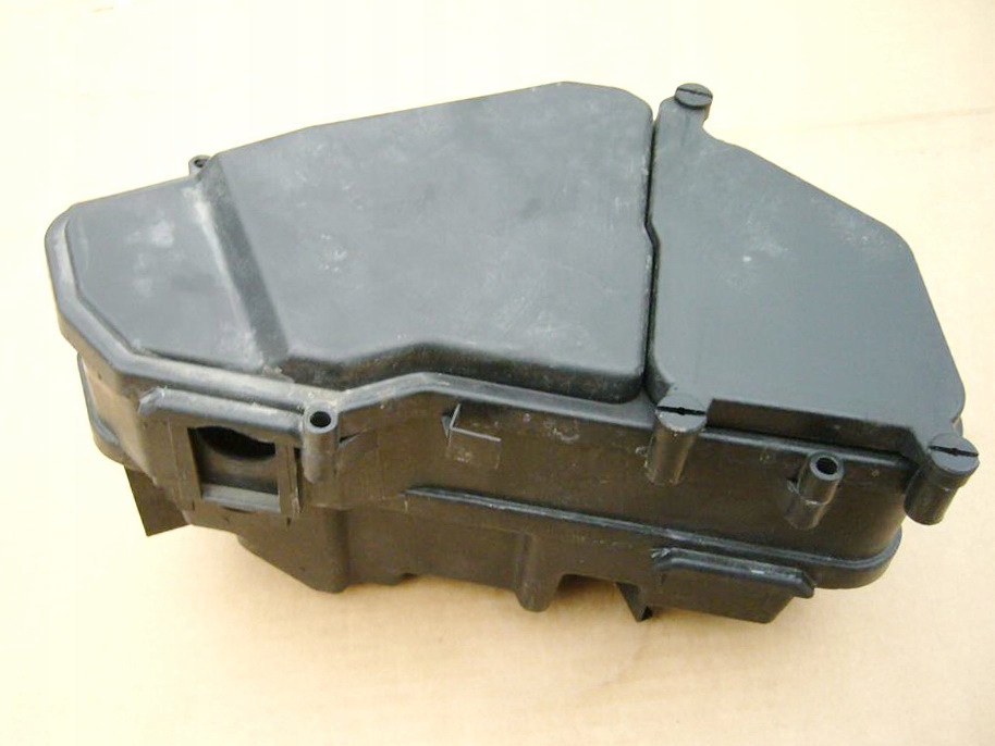 фото №1, Vw touareg 7l0 коробка предохранителей корпус