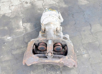 Купити Mercedes 2628 econic 01r супорт лівий задня