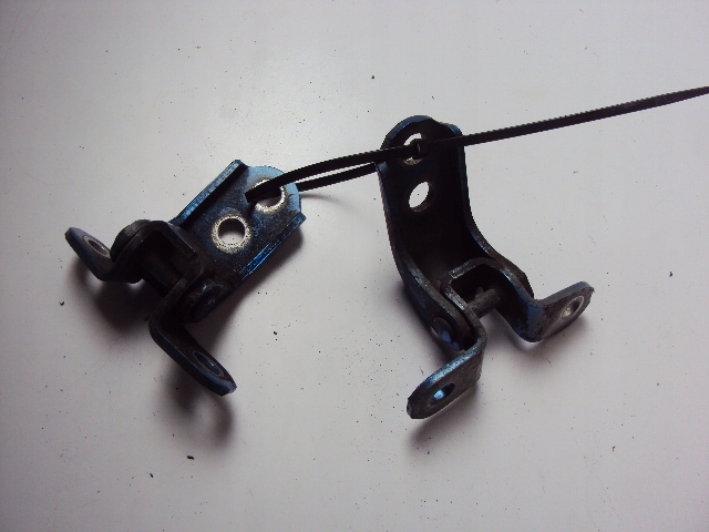 фото №1, Петли дверь правый перед toyota rav-4 00-05