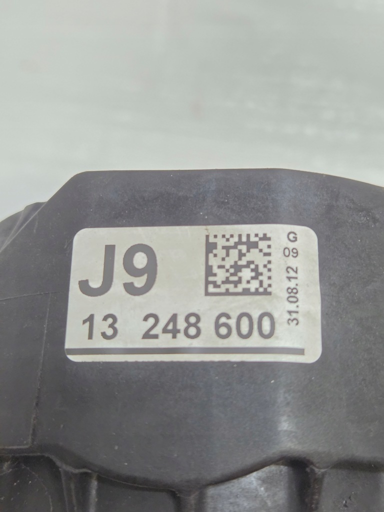 Кронштейн подушка двигуна opel astra j iv 1.4 turbo 13248600 Зі Шроту