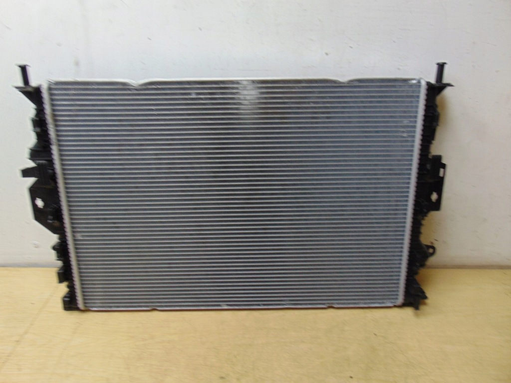 Радиатор воды volvo xc60 s60 v60 31368082 Киев