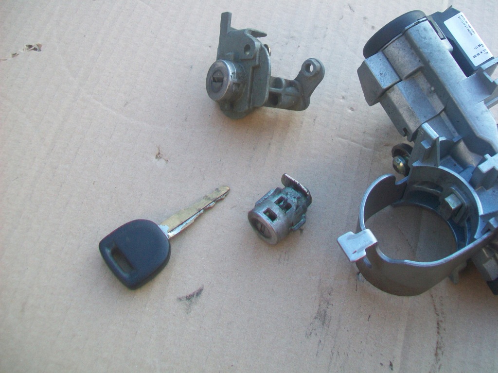 фото №3, Замок зажигания вкладыши ключ mazda 2 dy