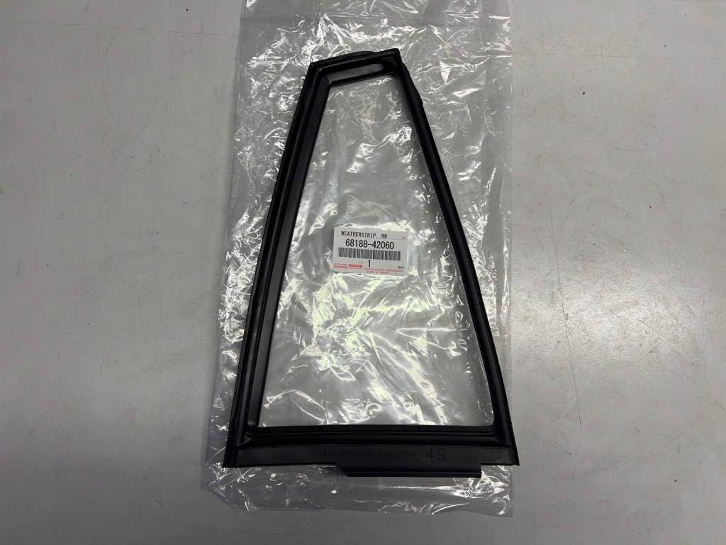 фото №1, Toyota rav4 iv 12- прокладка скло двері правий задня