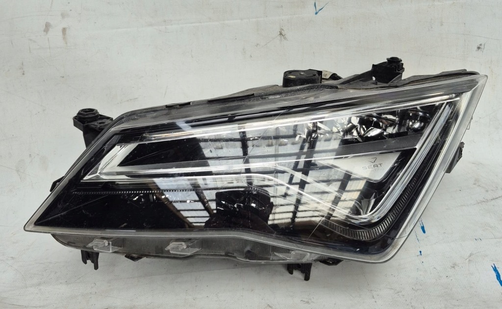 Купити Seat ateca 16- фара ліва перед передня full led 576941007b