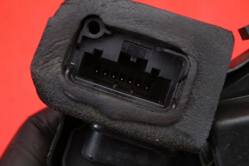 фото №7, Замок двері лівий перед передній eu 527680 vw polo 5 v 6r 09-15