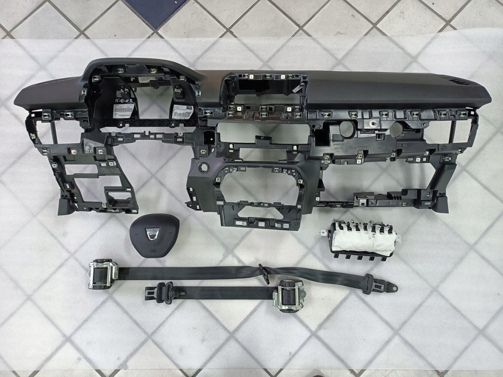 фото №1, Dacia sandero iii logan jogger панель приладів консоль подушка безпеки подушки безпеки ремені панель приладів