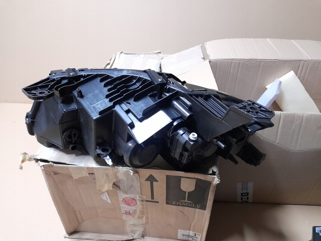 Фара левая + правая с led peugeot 508 2 оригинал . eur новая в Украине