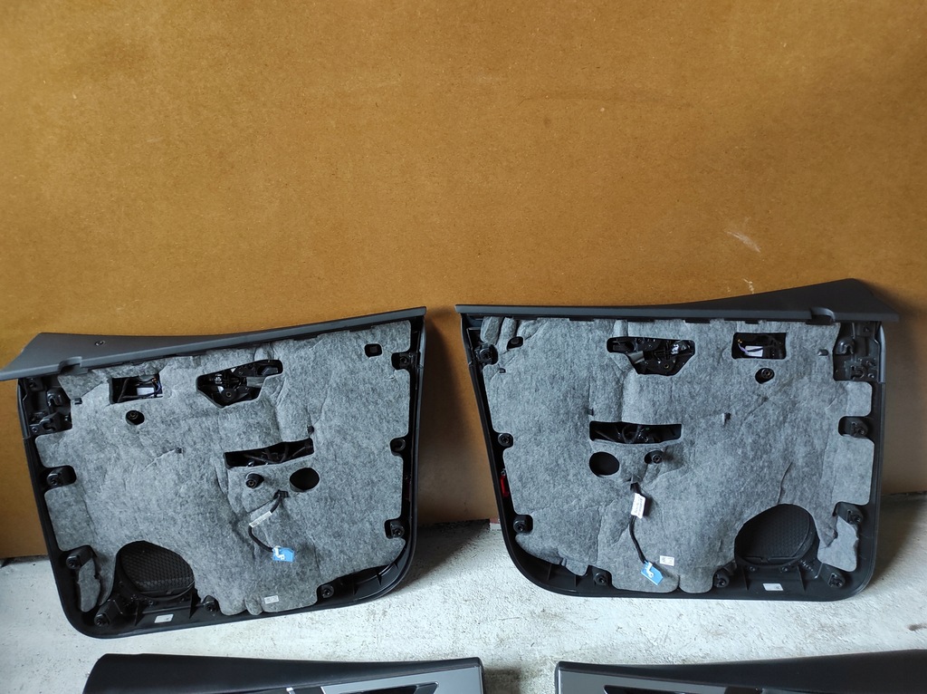 фото №8, Обшивки обшивка двері alcantara audi q7 4m