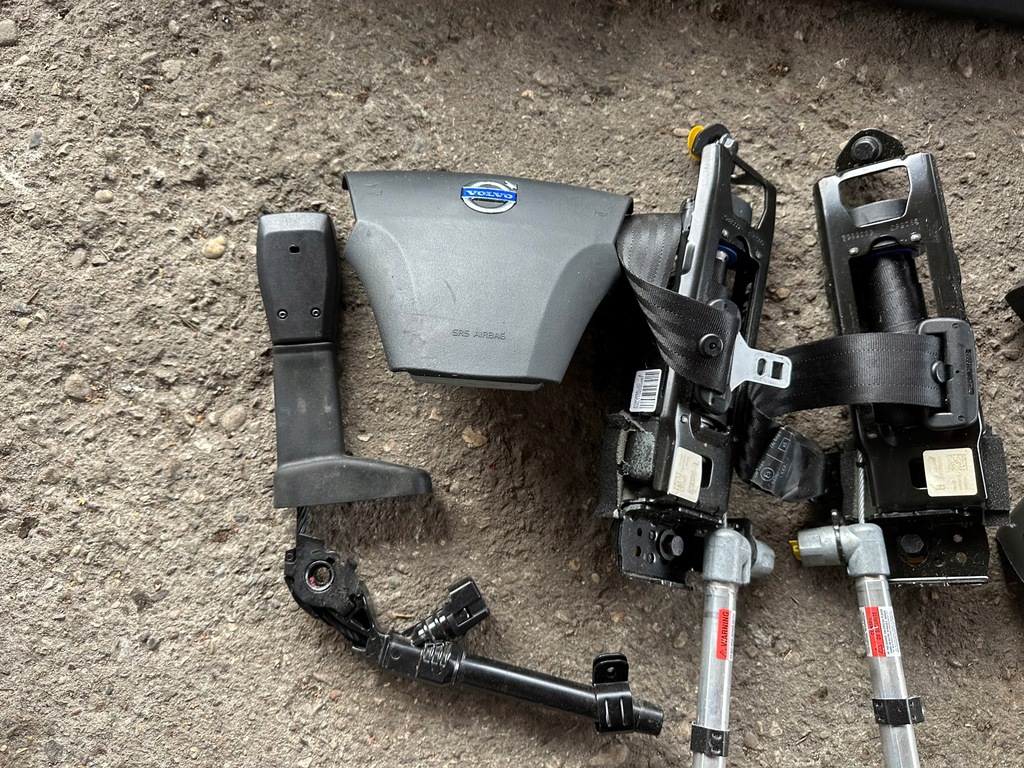 фото №5, Volvo v50 s40 c30 панель приладів приладова консоль black ремені натягувач комплект