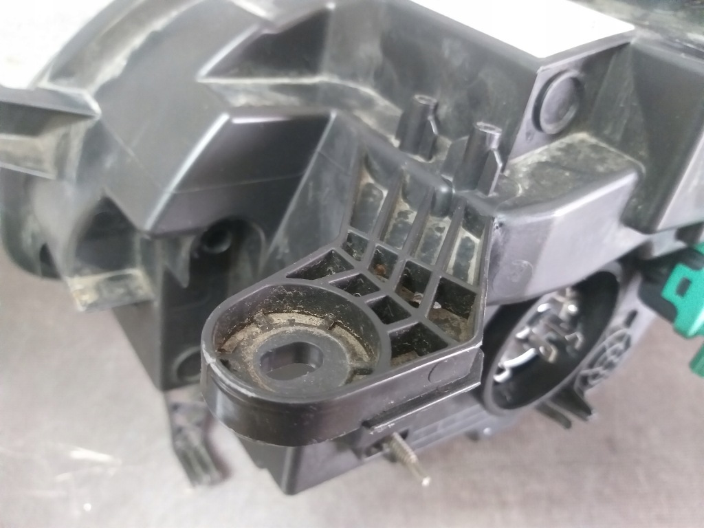 Лампа перед правая renault twingo iii 3 260105419r в Украине