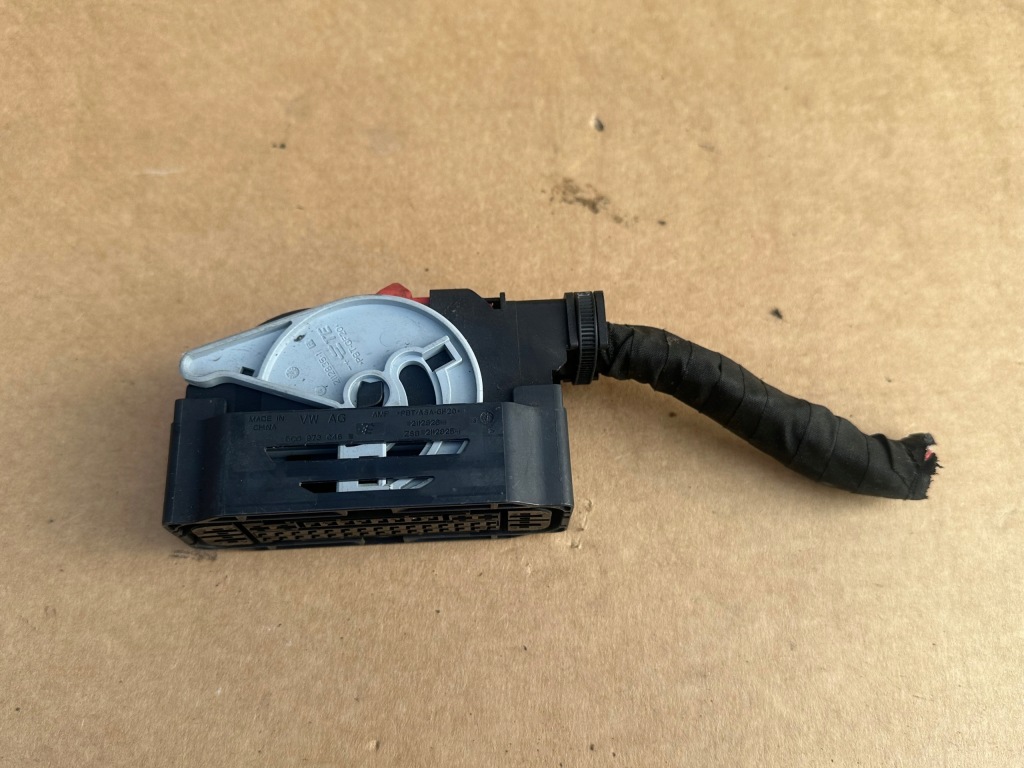 фото №1, Vw golf vii колодка штекер abs 5q0973046