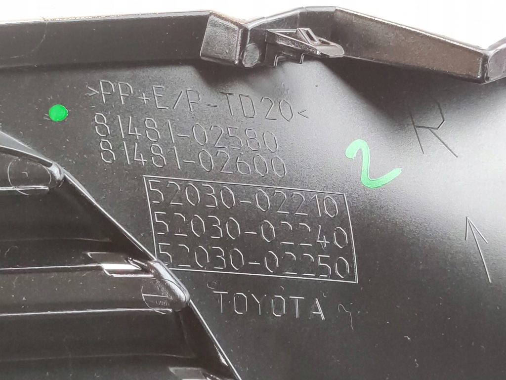 фото №12, Toyota auris e180 lift решётка противотуманной фары правый перед 8148102580