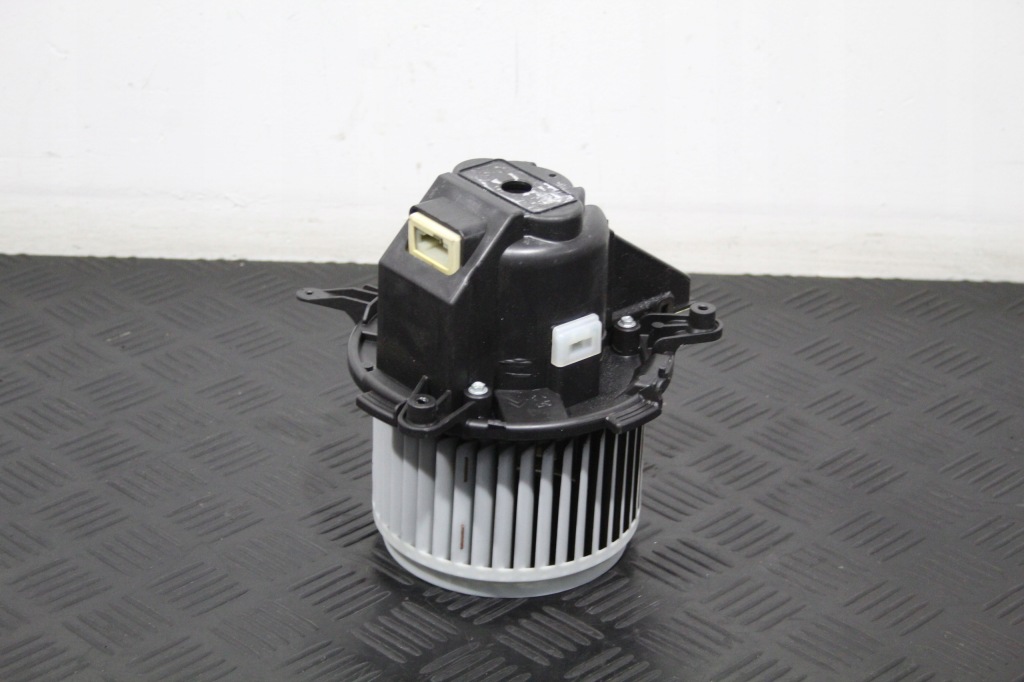 фото №1, Воздуходувка вентилятор отопителя peugeot 3008 ii 2 lift