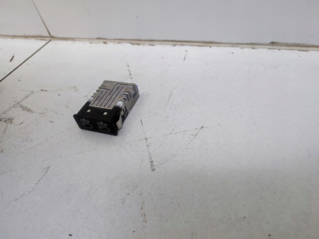 Port роз'єм usb c bmw xm g09 Доставка