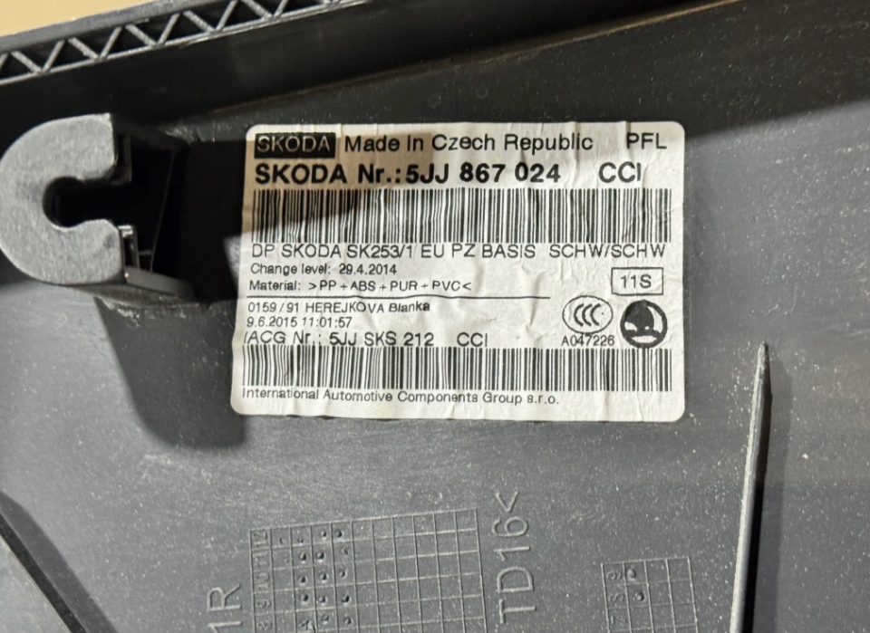 фото №4, Обшивка оббивка двері правий задня skoda rapid 5jj867024