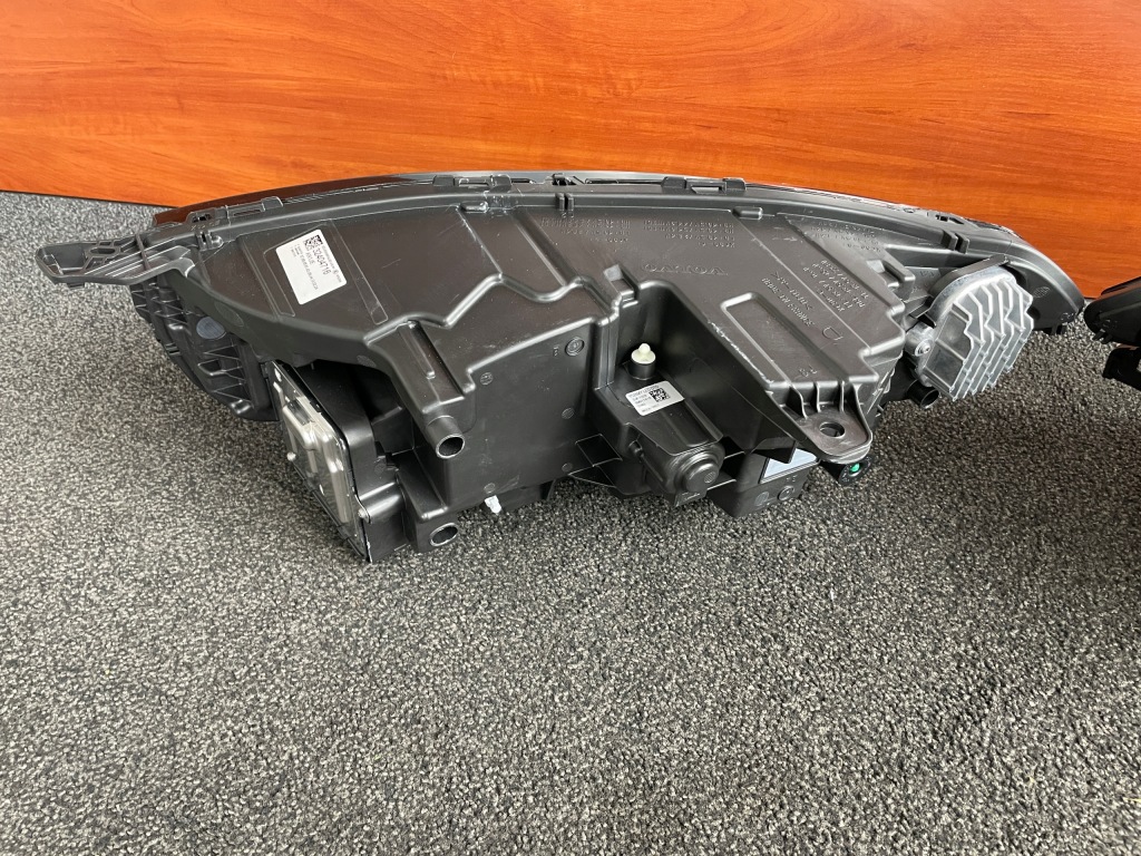 Volvo xc90 2 ліхтарі  ліва правий full led нове Зі Шроту