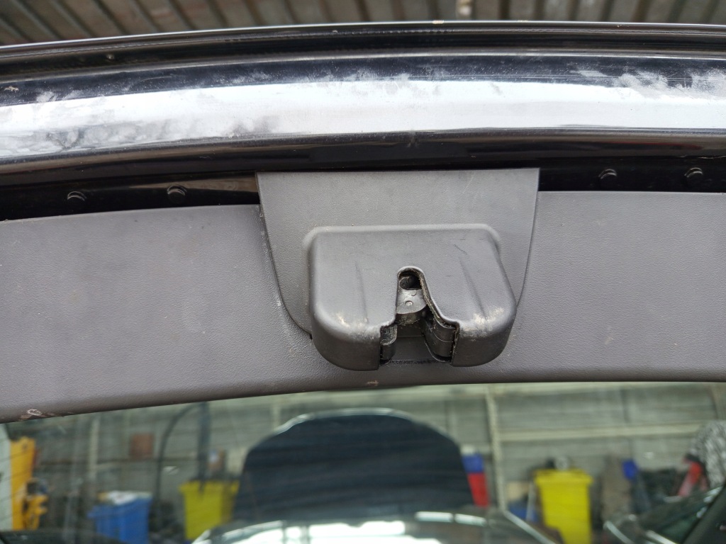 фото №1, Замок засувка кришки задній audi a3 8p