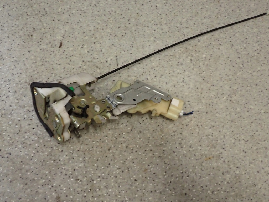 фото №1, Yaris verso 99- замок дверь задний левый привод