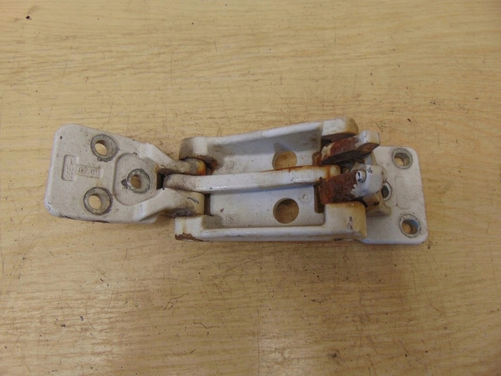 фото №2, Петля нижний дверь левый задняя mercedes sprinter 906