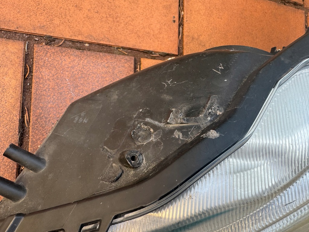 фото №7, Toyota prius plus + лампа передняя europa оригинал